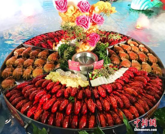 小龍蝦橫行德國柏林 政府鼓勵吃貨們大快朵頤！