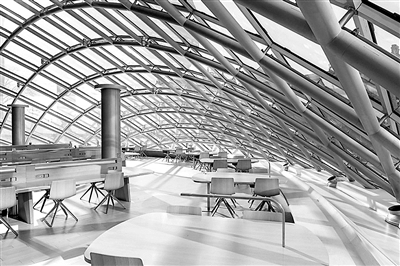 探究海外名校大學之美:牛津大學因門而美