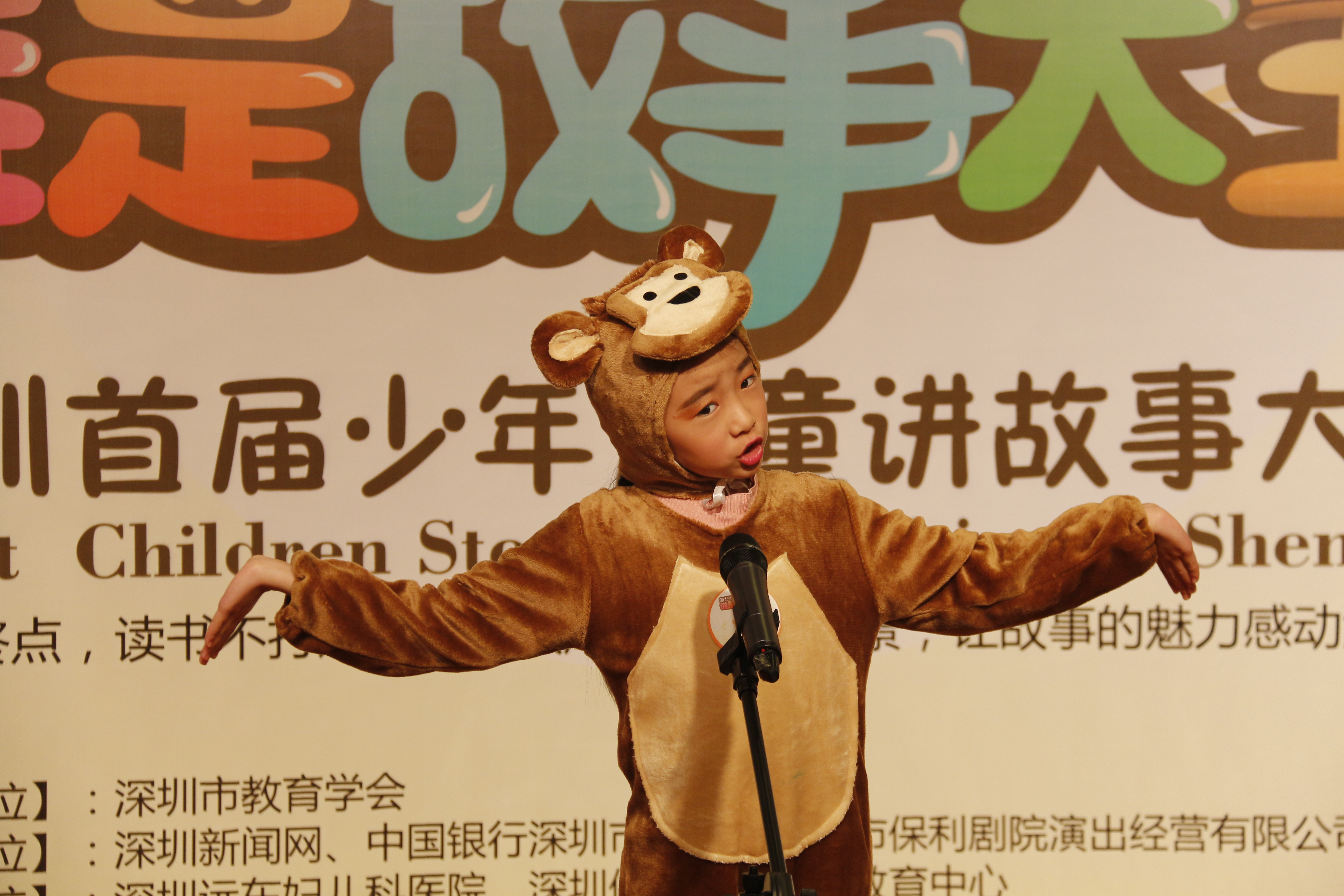 表情、動(dòng)作、著裝、演講面面俱到