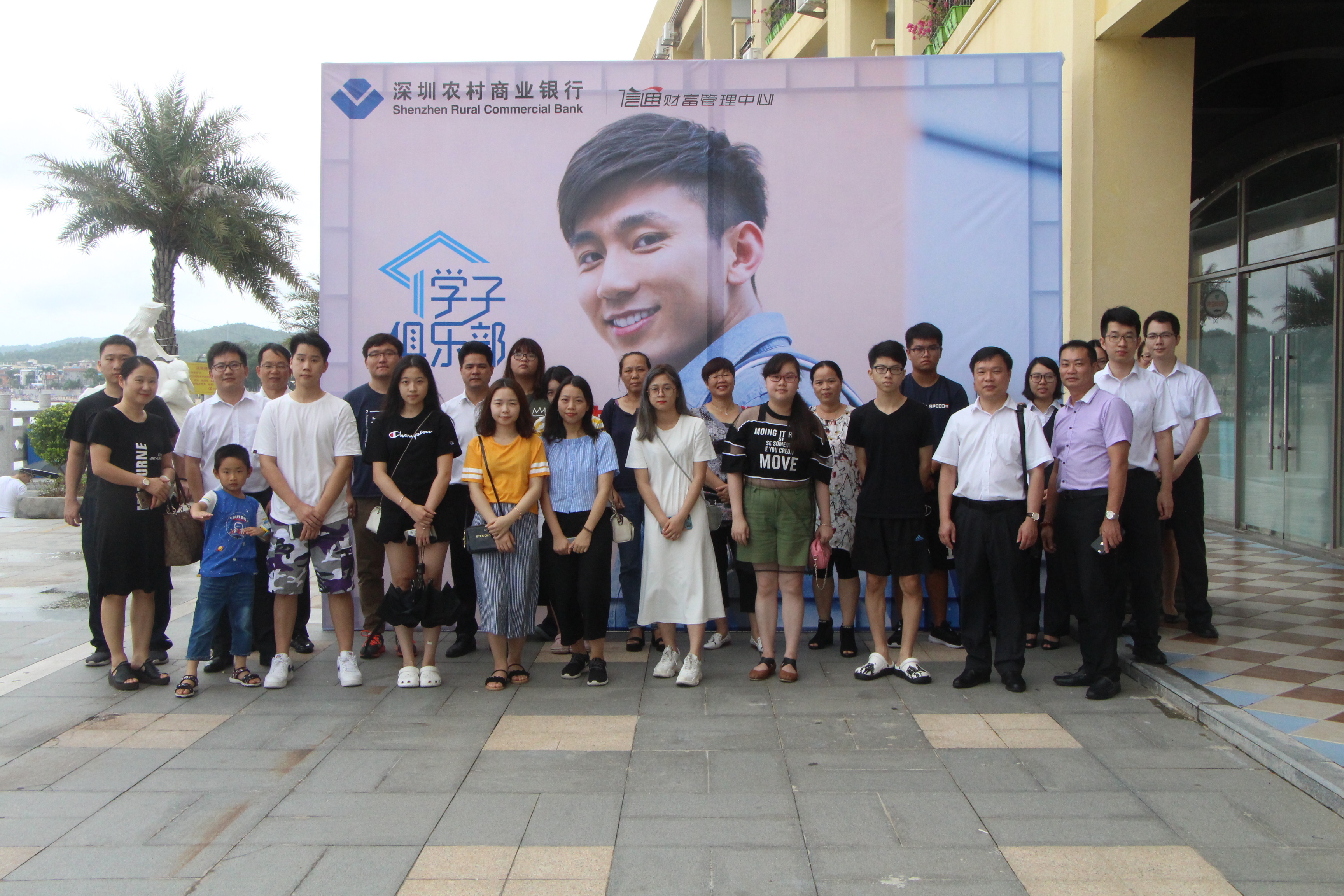 十年寒窗苦泛舟，終得梅花撲鼻來(lái)